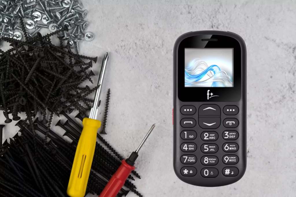 Мобильный телефон чёрного цвета с белыми цифрами