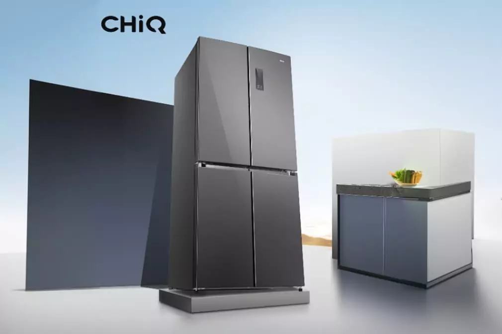Трёхкамерный холодильник серого цвета